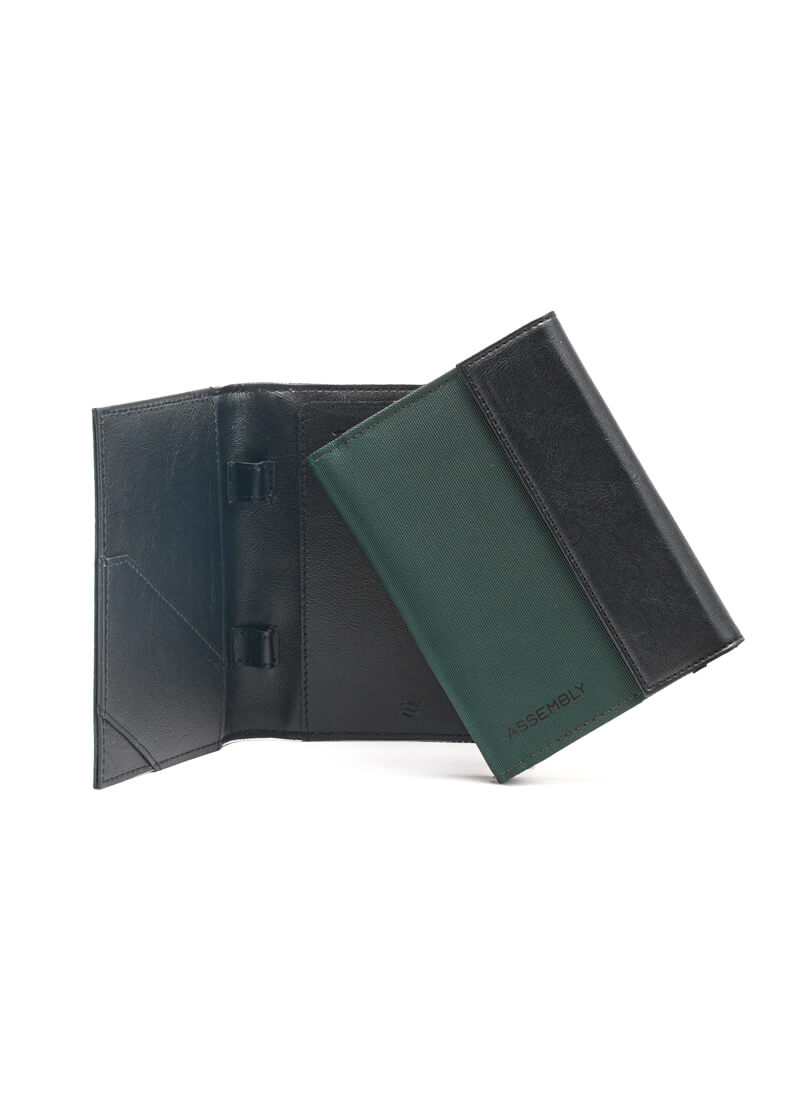 Port | Passport holder | Green