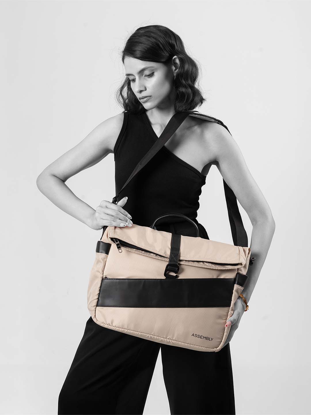 Oblique Messenger Bag | Beige | Everyday 15.6" Laptop Bag