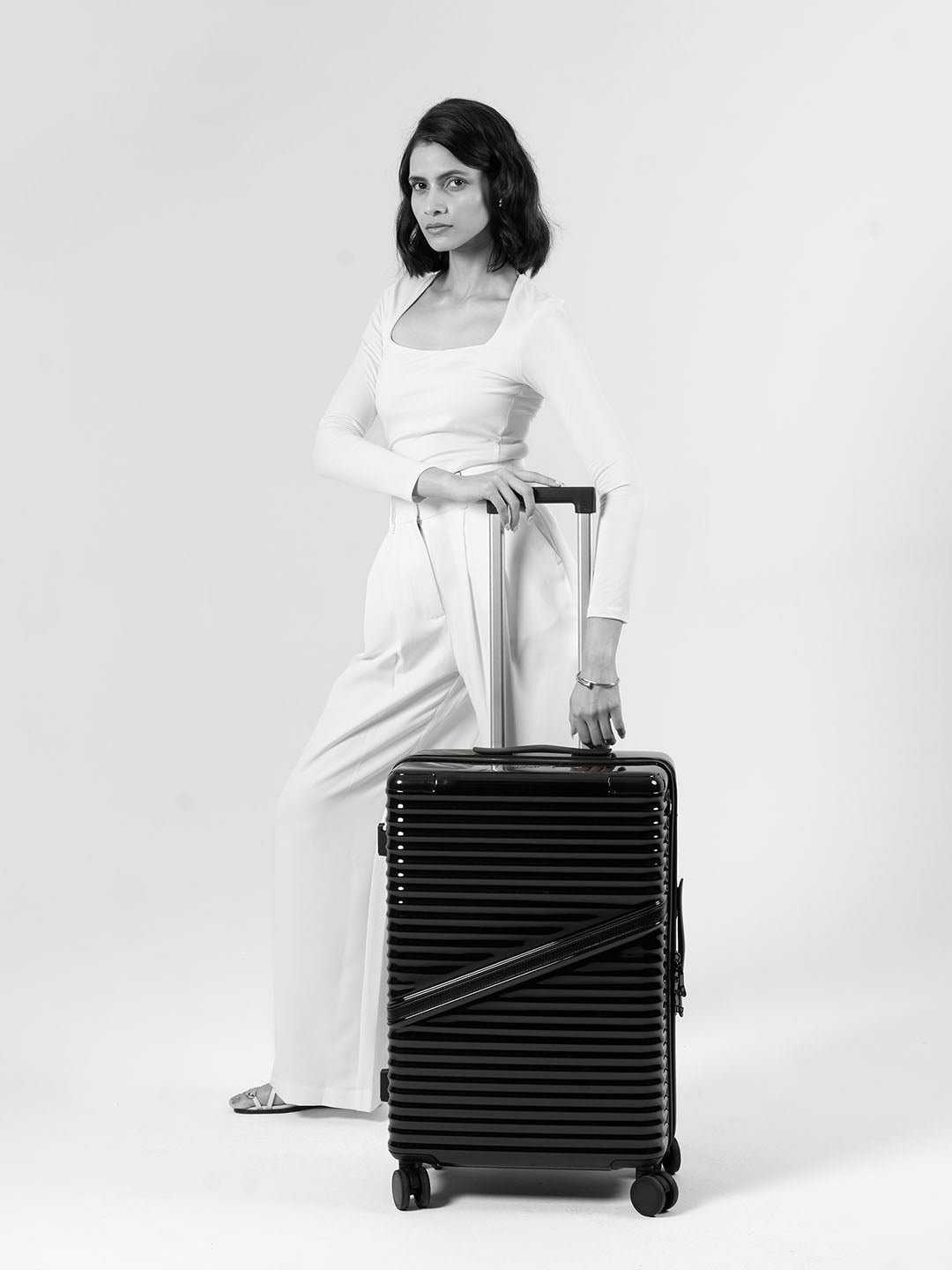 Oblique | Black | Medium Hard Luggage