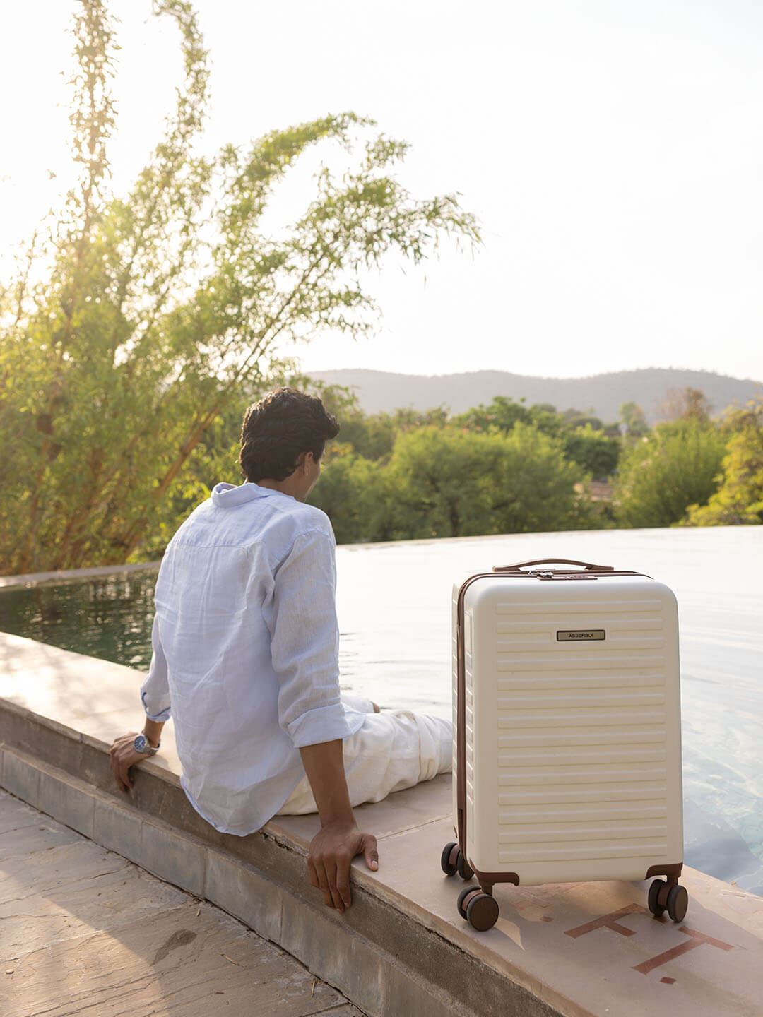 Stark | Moon-White | Medium Hard Luggage
